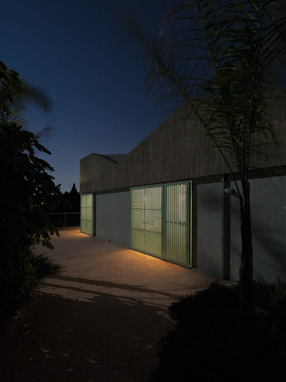 Baladrar House by Langarita-Navarro arquitectos - photo © Luis Diaz Diaz