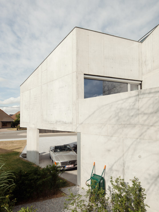 ism_architecten_concrete_house_photo_luis_diaz_diaz_09